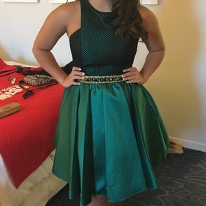 Mac Duggal after 5 size 8.